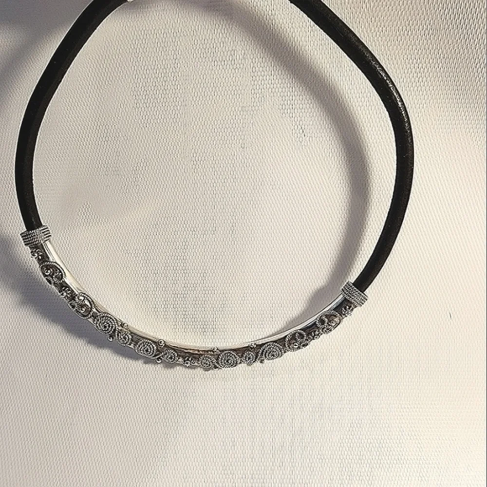 No brand this necklace